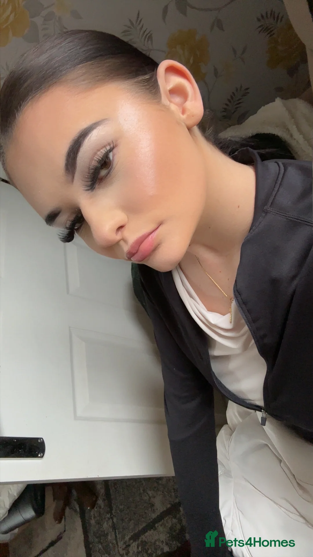 Gallery Image {{count}}