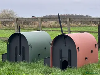 Mixed Breed poultry Hen House - Recycled - 6 Large Hens - Advert 3