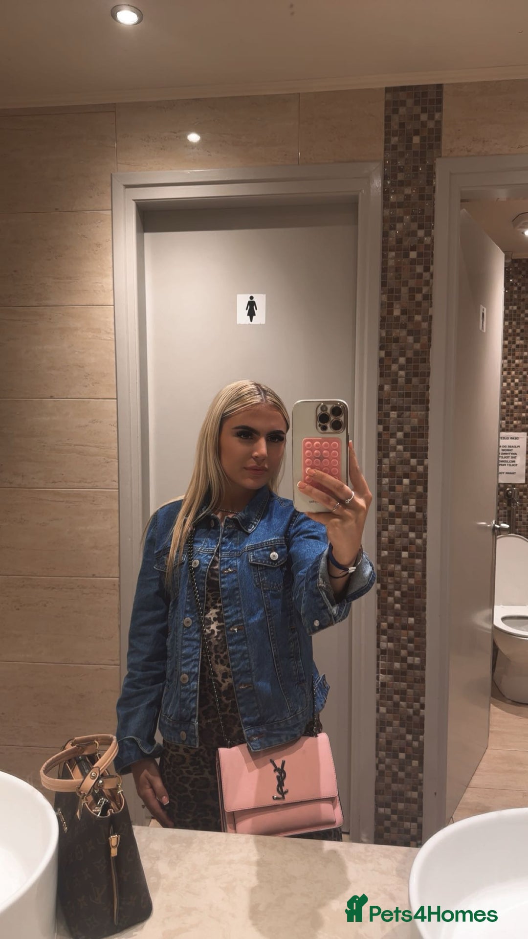 Immagine della galleria {{count}}