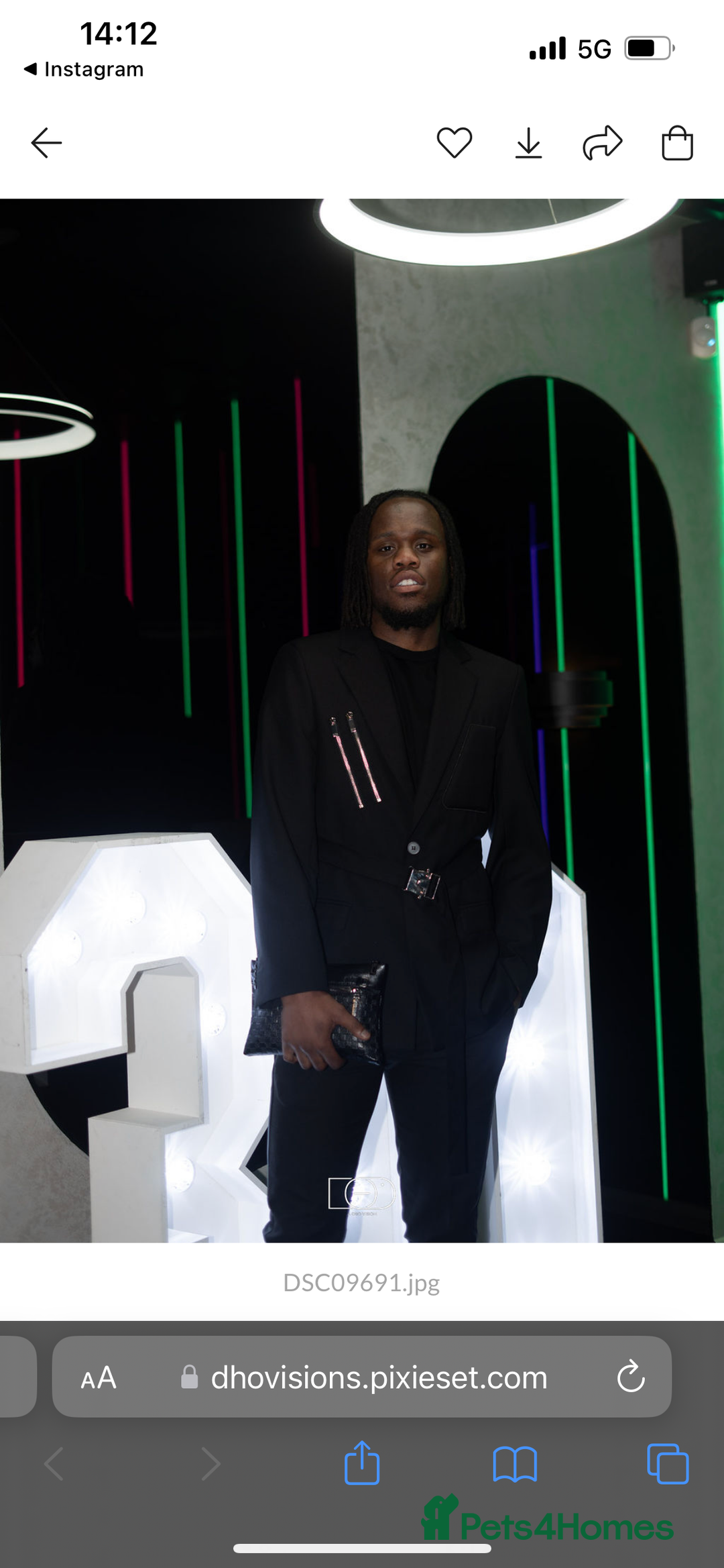 Gallery Image {{count}}