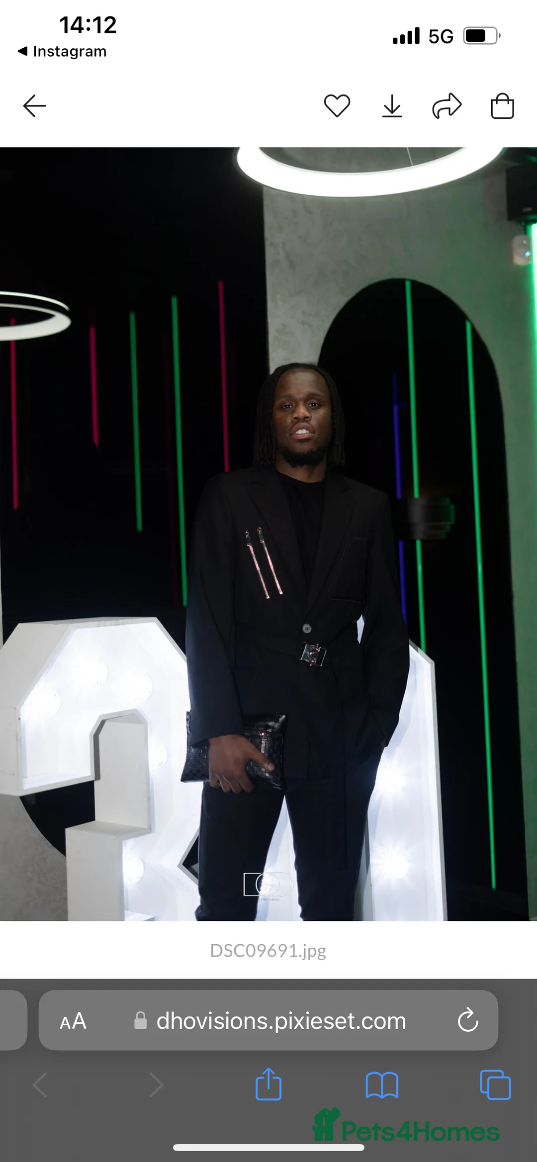 Gallery Image {{count}}