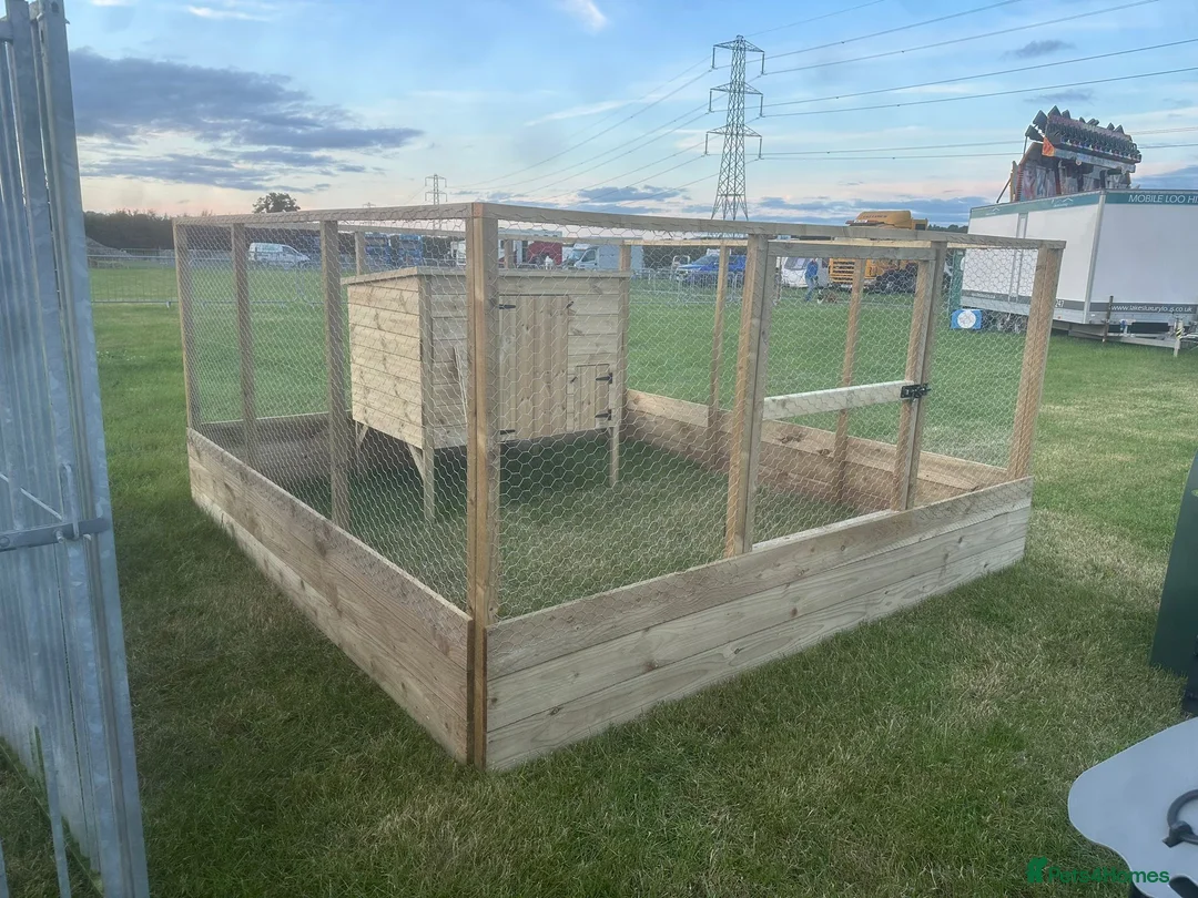 Chickens poultry for sale: Recycled Coop Run only  NO maintenance - Advert 20
