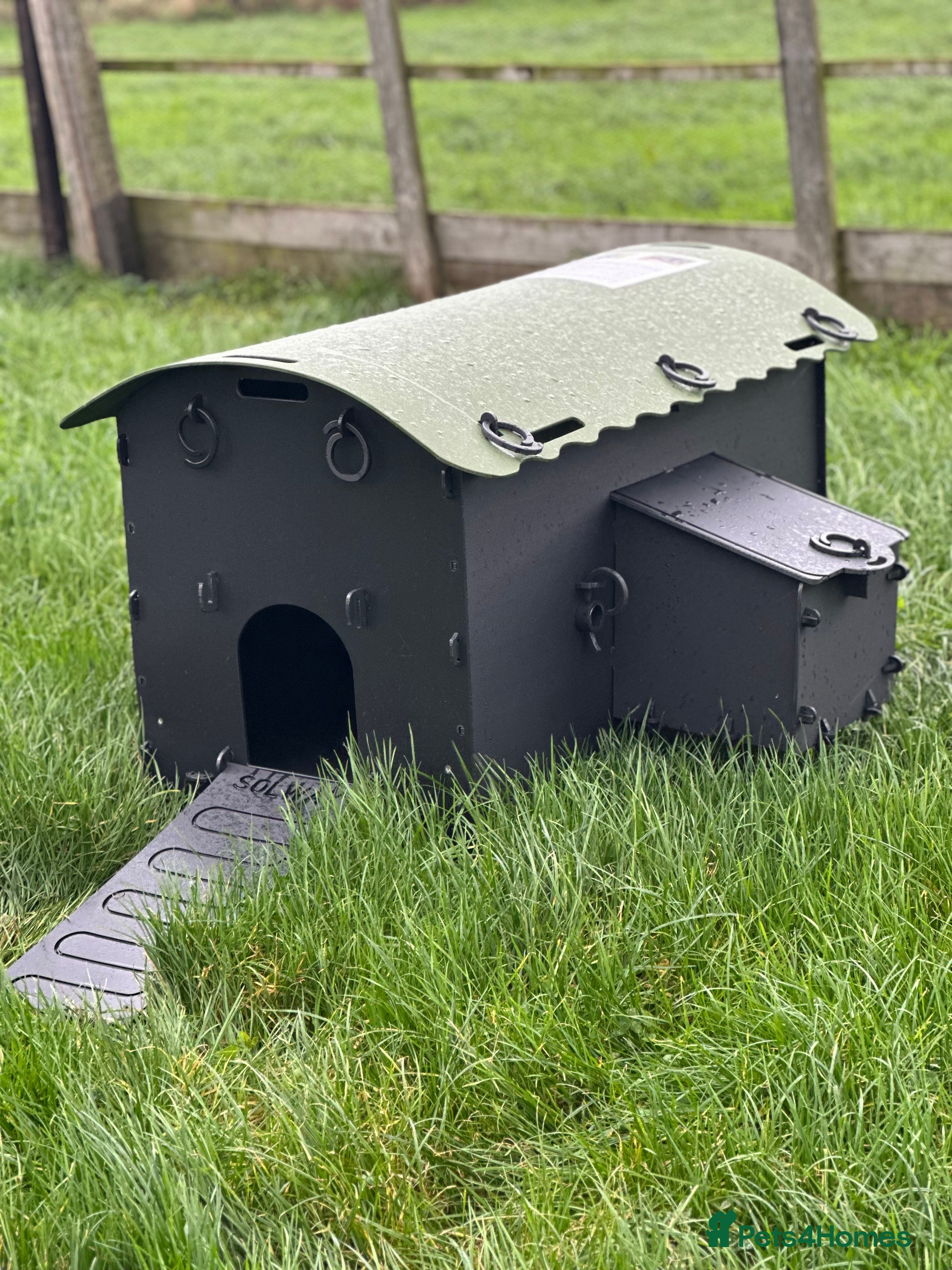 Mixed Breed poultry Mini Hen Coop - Recycled - 3/4 Birds - Advert 1