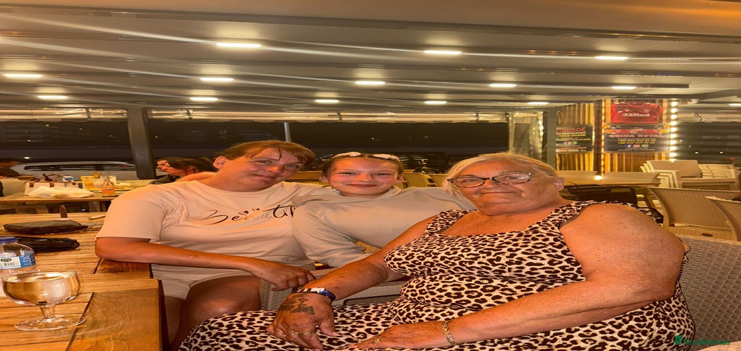 Gallery Image {{count}}