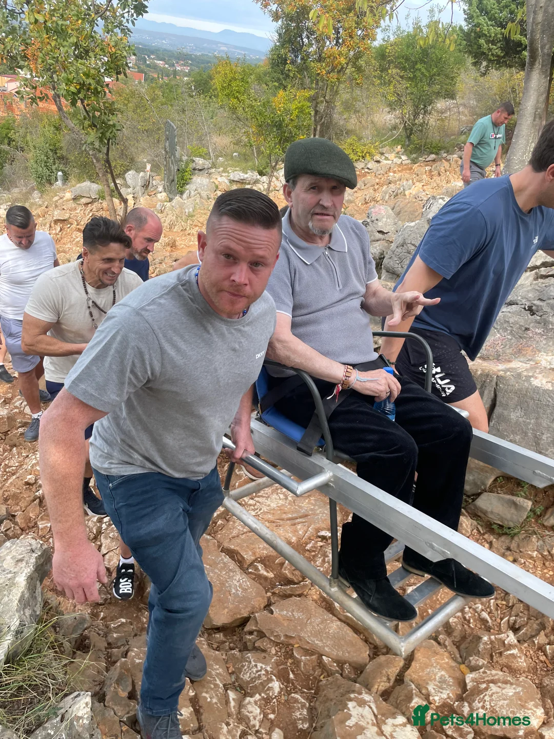 Gallery Image {{count}}